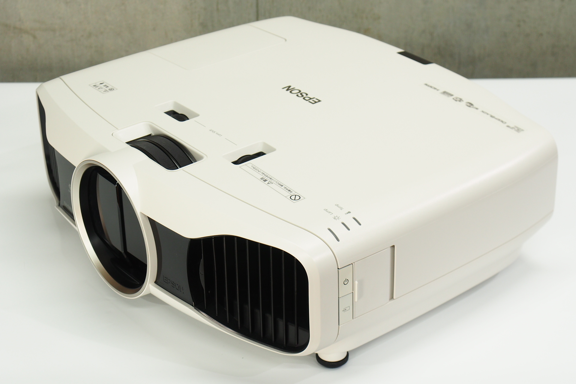 EPSON ハイエンド 3D プロジェクター EH-TW8200W