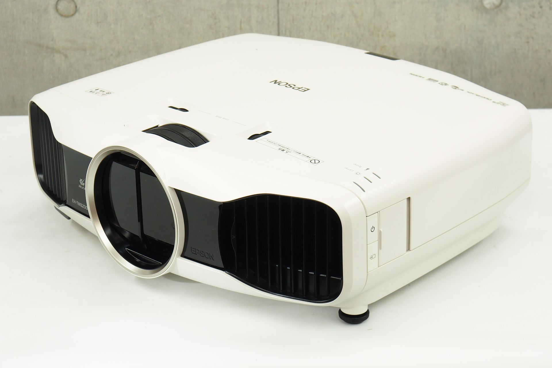最安 EH-TW8200Wレビュー!画質にこだわる人向けモデル！ - EPSON
