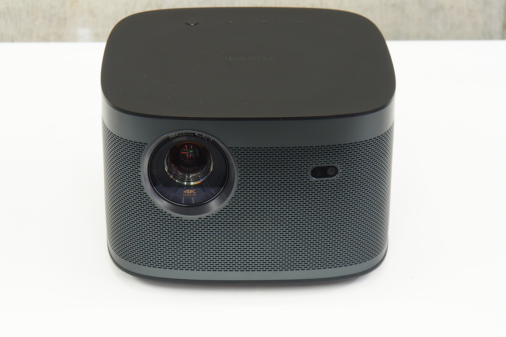 〔展示品〕 CineBeam 超短焦点プロジェクター HF65LSAJL