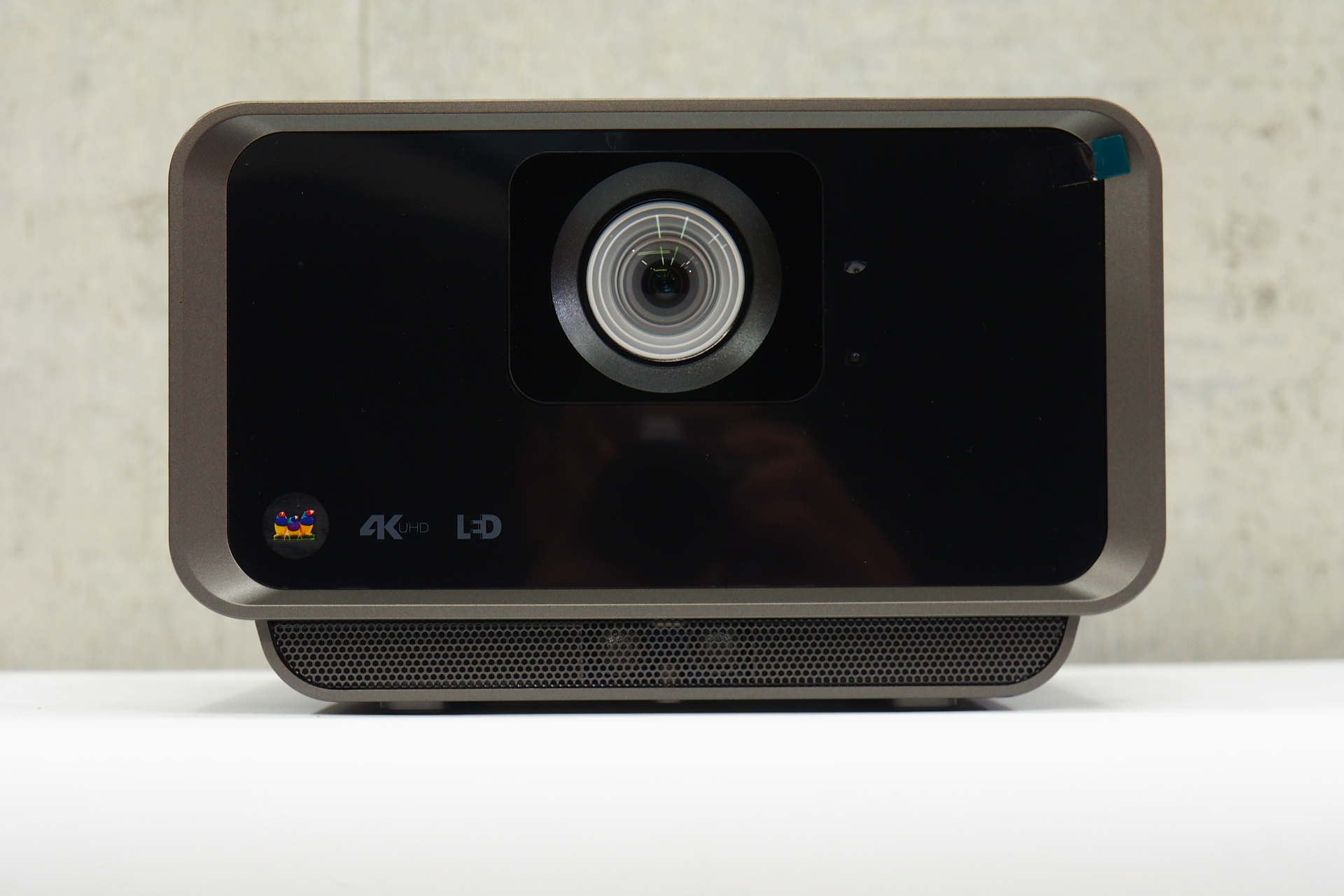ViewSonic X10-4K 短焦点プロジェクター (3840x2160)