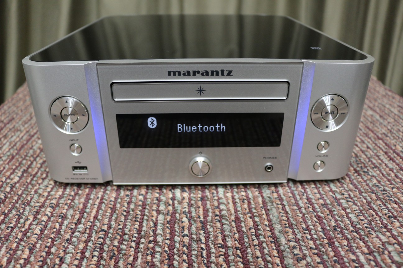 アンプ marantz M-CR611 Marantz M-CR611 Desktop network receiver/CD player with