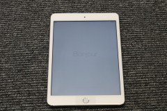 【買取】Apple iPad mini 3 Wi-Fi 128GB シルバー【04-50642】