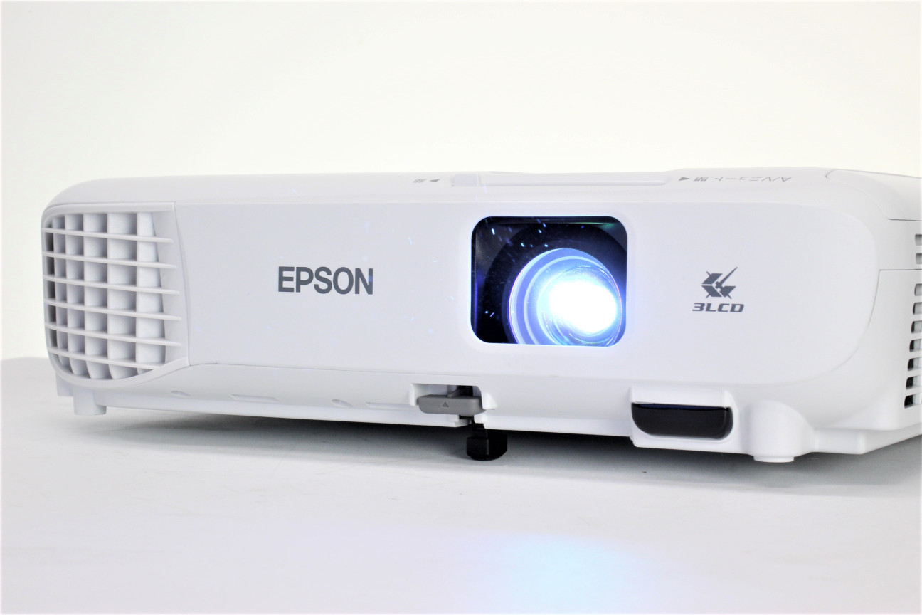 売れ筋介護用品も! まいも堂旧モデルエプソン ビジネスプロジェクター 液晶 3300lm WXGA 2.5kg EB-W05